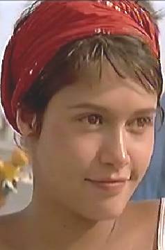  Emma de Caunes dans Restons groups