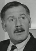  Arch Taylor dans OSS 117 tue le taon