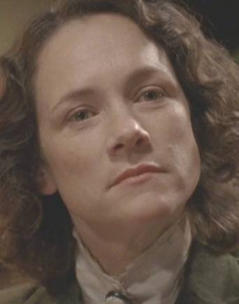  Laurence Cte dans Les petits meurtres d'Agatha Christie : La plume empoisonne