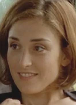  Julie Gayet dans Novo