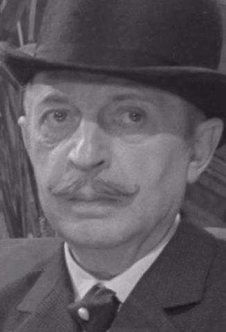  Roland Armontel dans Sherlock Holmes et le Collier de la mort