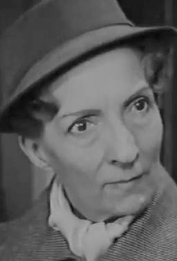  Suzanne Dehelly dans Les amours finissent  l'aube