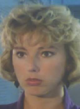  Julie Arnold dans La drapade