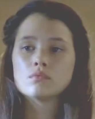  Astrid Bergs-Frisbey dans La reine morte