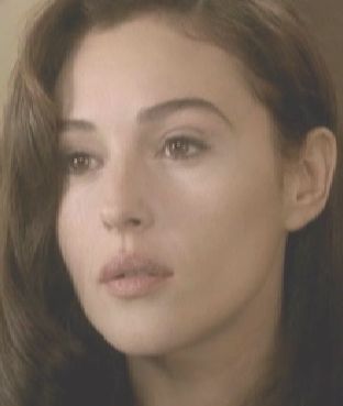  Monica Bellucci dans Comme un poisson hors de l'eau