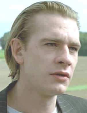  Guillaume Depardieu dans Aime ton pre