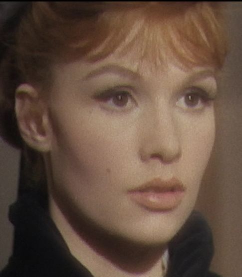  Jeanne Valrie dans La porteuse de pain