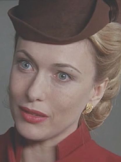  Natacha Lindinger dans Villa Marguerite