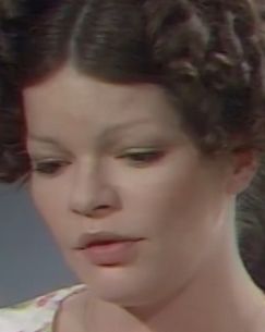  Catherine Allgret dans Le petit thtre du dimanche : L'habit vert